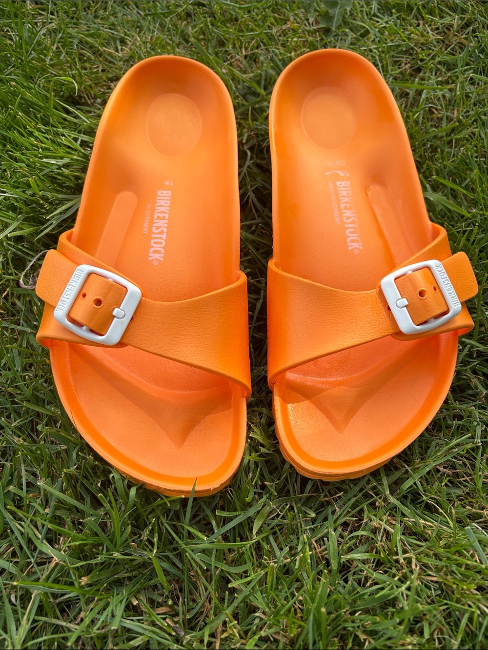 Lightly used BIRKENSTOCK slides. Size 40